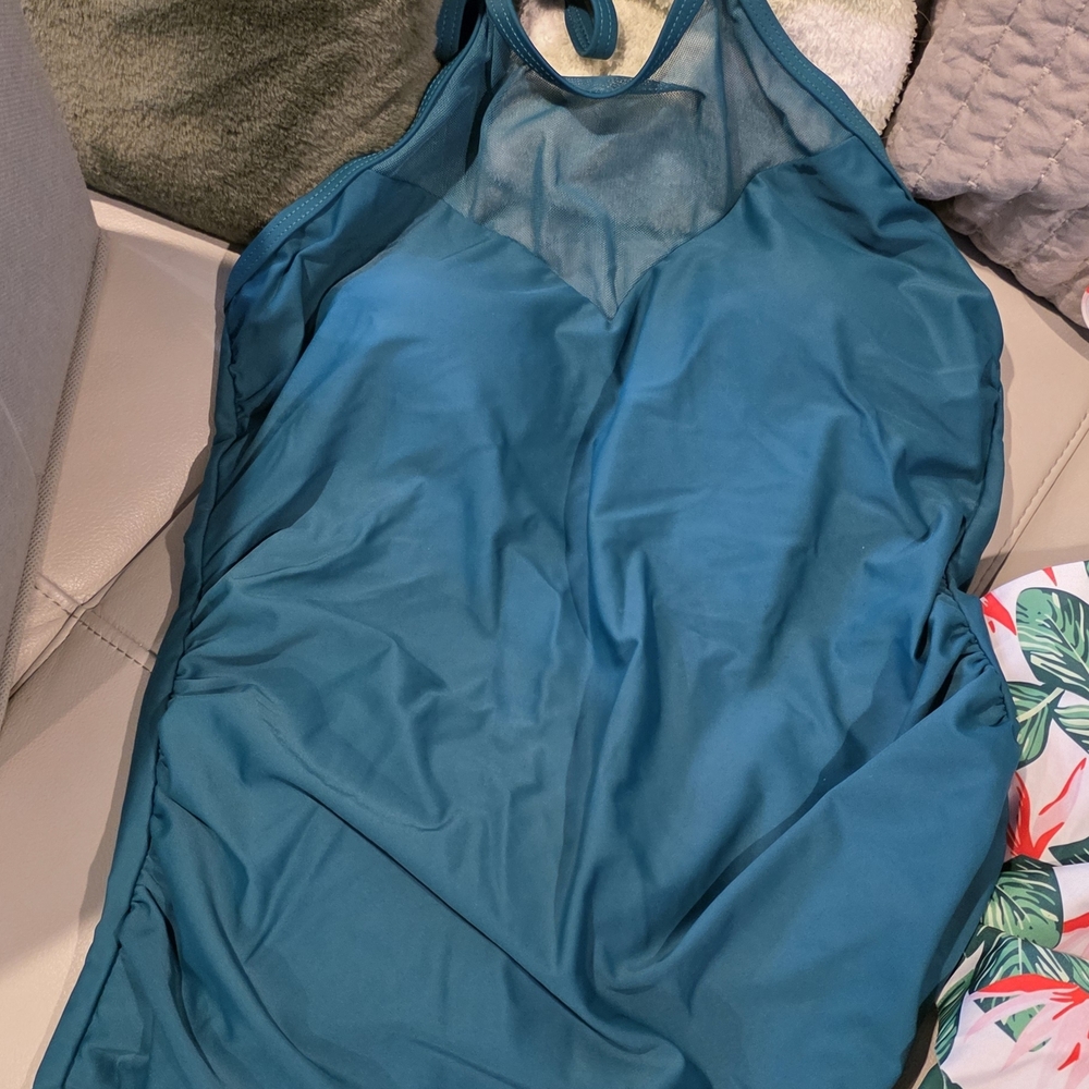 Bundle 6 Swimsuits. - Picture 3 of 4